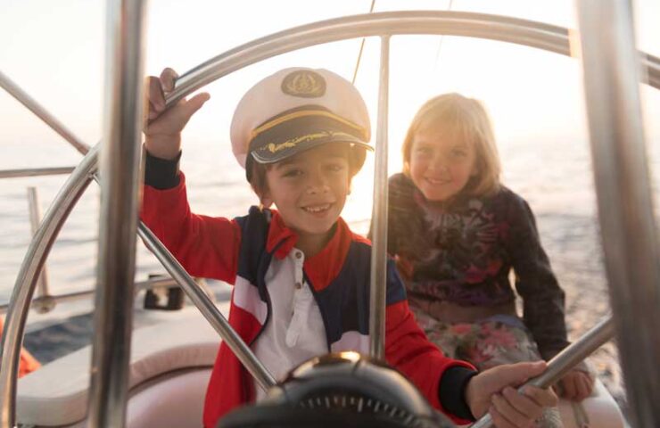 hamburg_kids_boat_smile_small