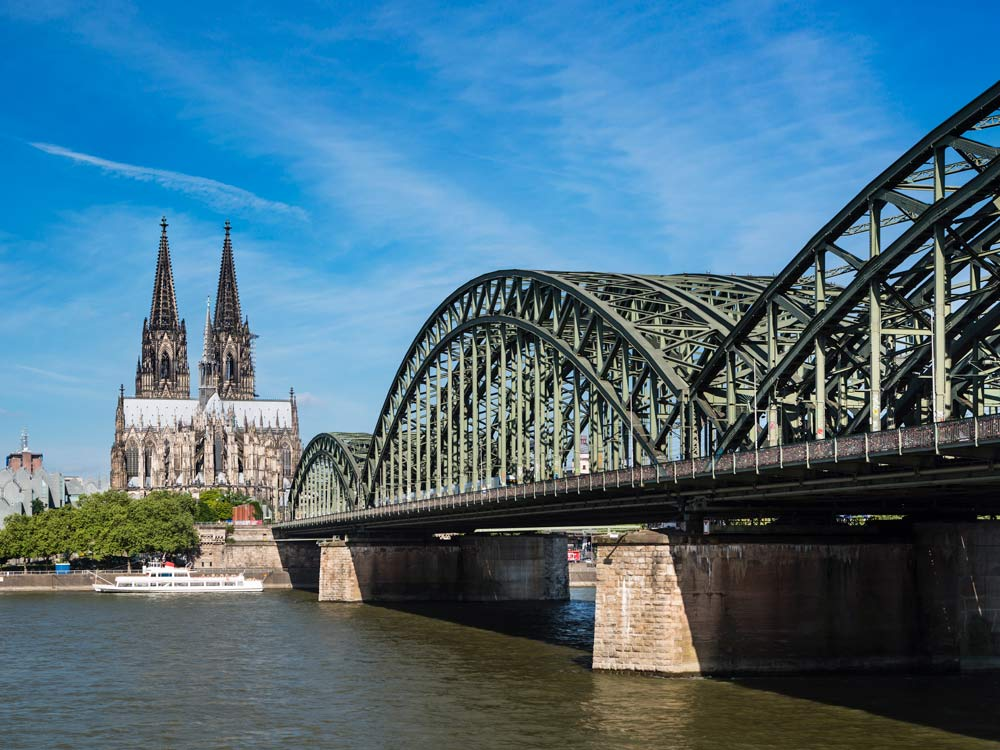 cologne-cathedral-and-rhine-river-germany-2025-01-15-13-04-36-utc