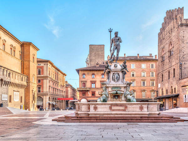 piazza-del-nettuno-square-in-bologna-2024-10-11-14-34-02-utc