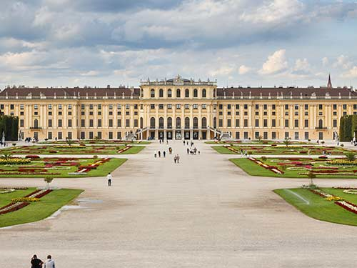 schonbrunn-imperial-palace-and-gardens-architectu-2025-01-28-01-05-40-utc