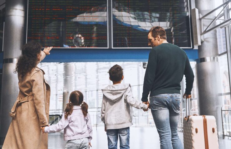 splitting-duties-when-traveling-with-children_featured