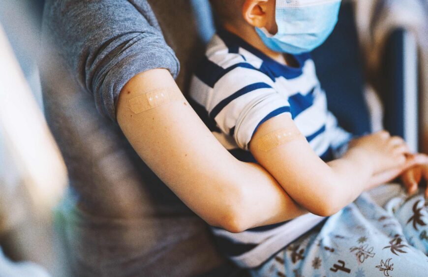 mmr-vaccination_mom-child-blog_featured