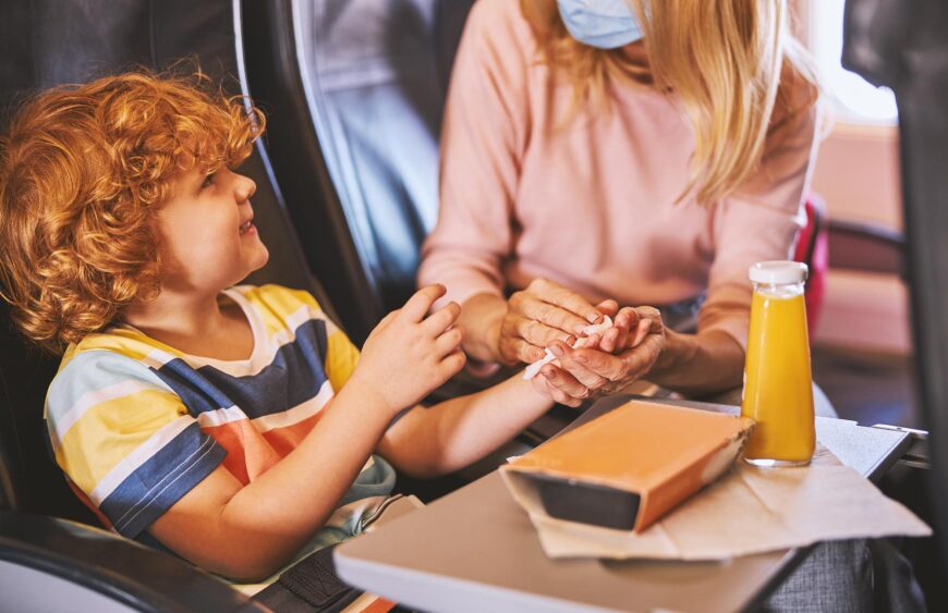 flying-with-allergy_hand-wipe-child-plane_01